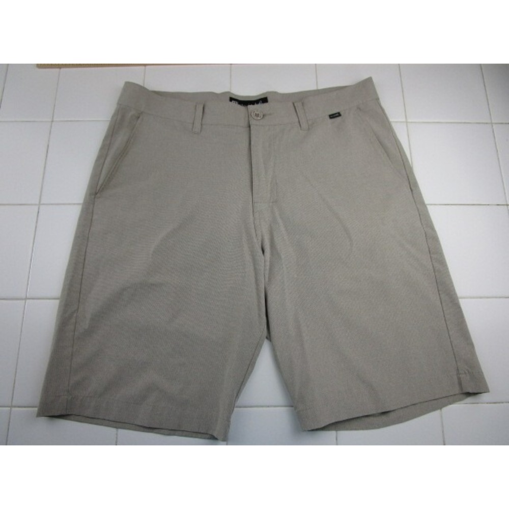 Travis Mathew Men's Shorts Size 34 Tan Stretch Performance Golf Preppy